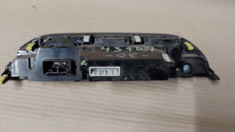 Блок управления печкой CAMRY 30 02-06