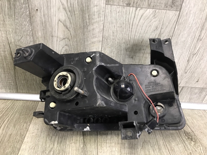 Фара левая CHARGER 05-10 Седан