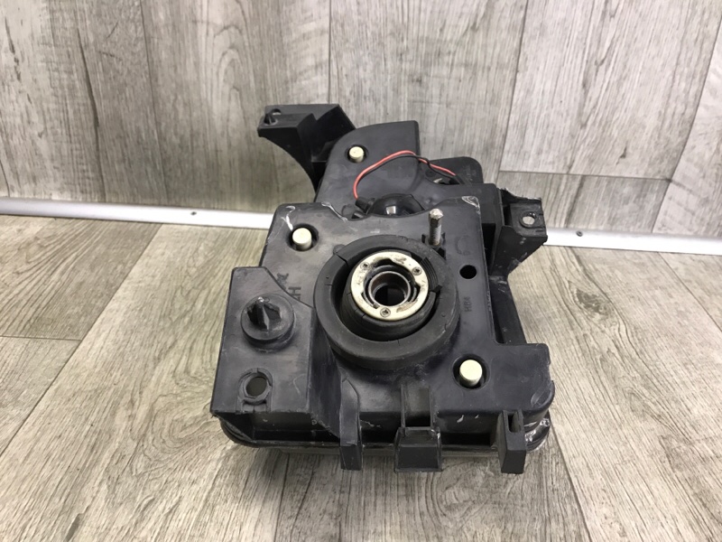 Фара левая CHARGER 05-10 Седан