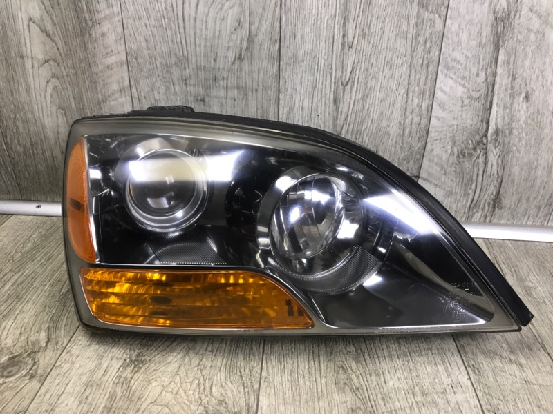 Фара правая KIA SORENTO BL 02-09 921023E540 Б/У