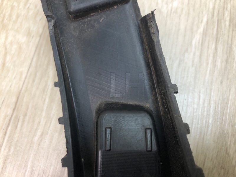 Накладка порога наружная левая ESCAPE 19 - 2020 C15FDOS