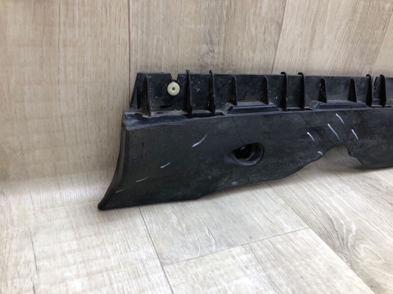 Кронштейн порога правый MODEL Y 19- 2021