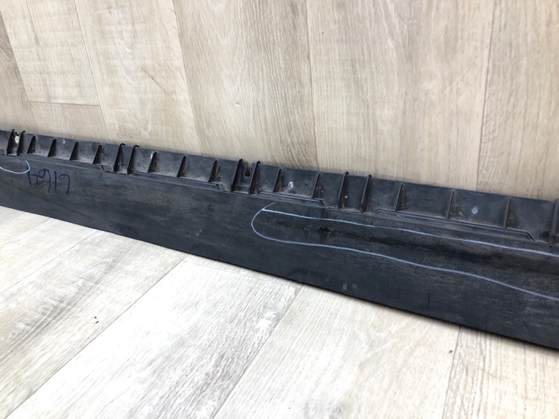 Кронштейн порога правый MODEL Y 19- 2021