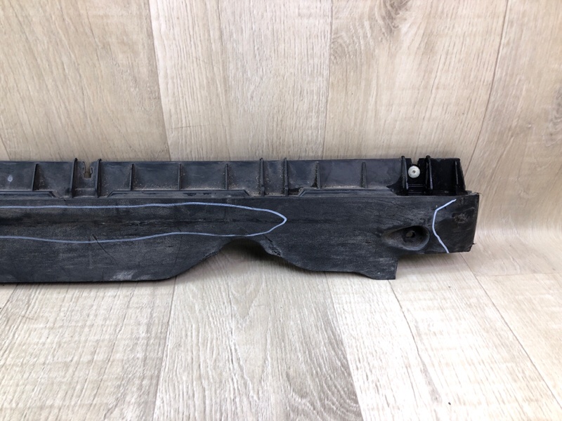 Кронштейн порога правый MODEL Y 19- 2021