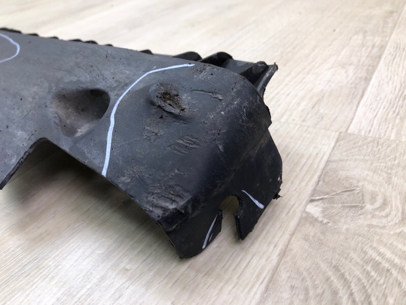 Кронштейн порога правый MODEL Y 19- 2021