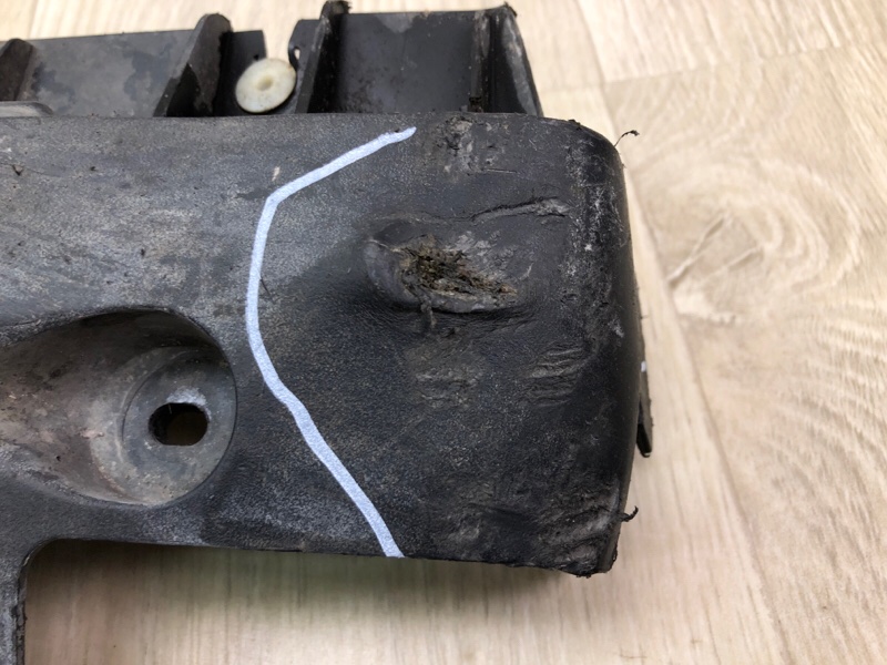 Кронштейн порога правый MODEL Y 19- 2021