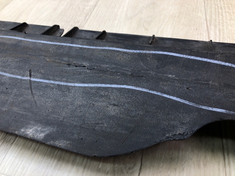 Кронштейн порога правый MODEL Y 19- 2021