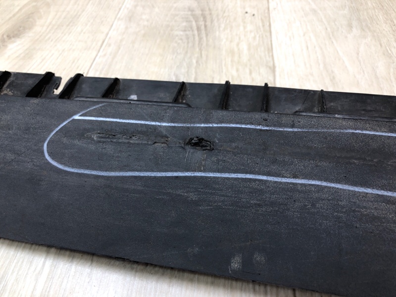 Кронштейн порога правый MODEL Y 19- 2021