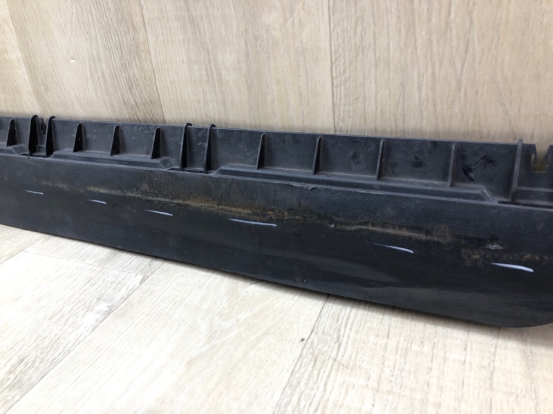 Кронштейн порога левый MODEL Y 19- 2021