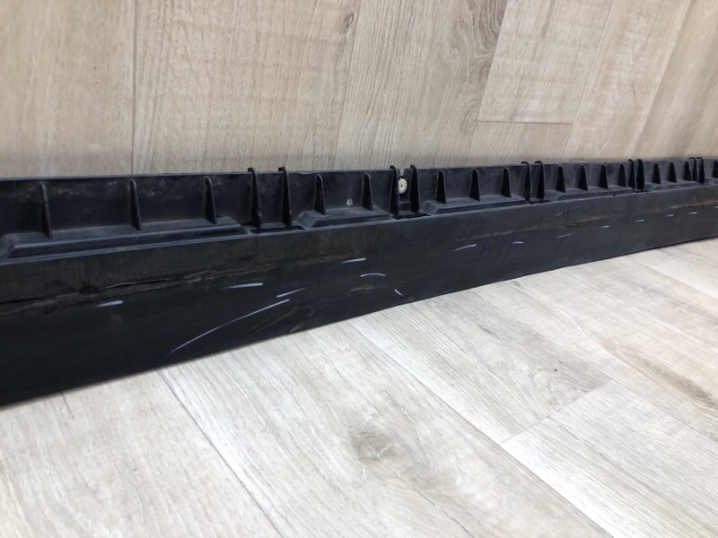 Кронштейн порога левый MODEL Y 19- 2021