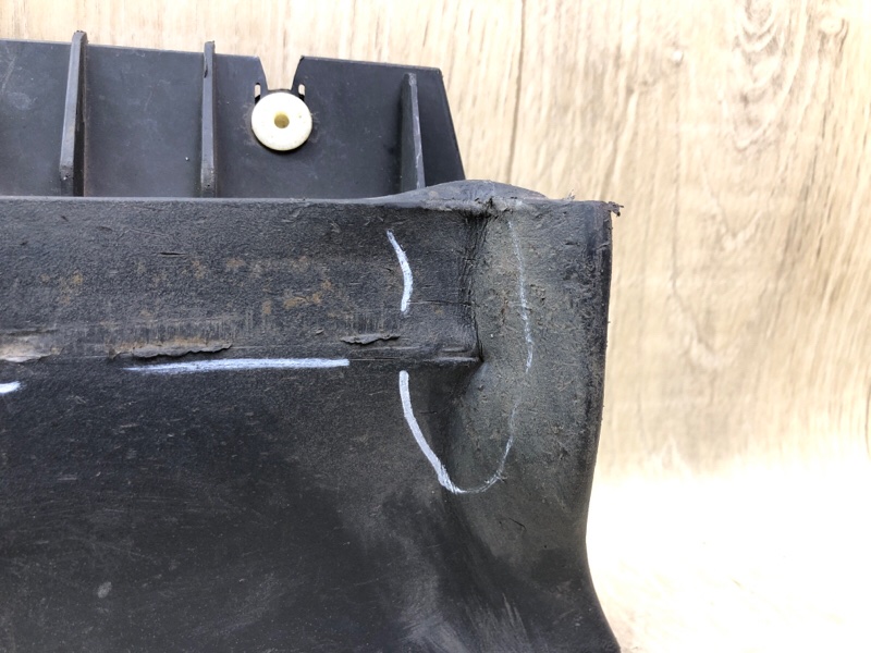 Кронштейн порога левый MODEL Y 19- 2021