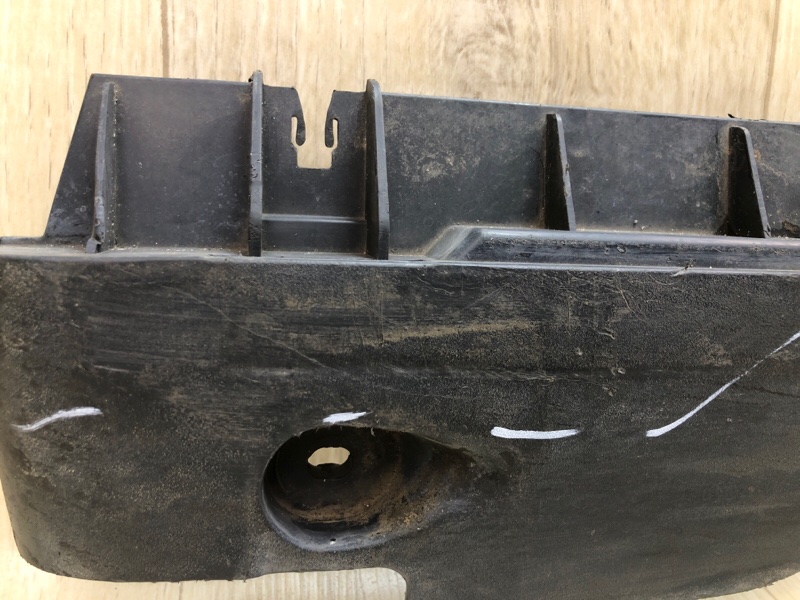 Кронштейн порога левый MODEL Y 19- 2021