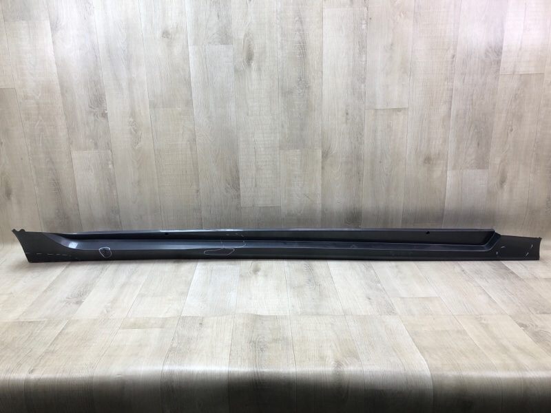 Накладка порога наружная правая TOYOTA PRIUS 16- 2016 1.8 2ZRFXE 7585047910 Б/У