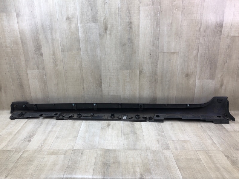 Накладка порога наружная правая TOYOTA PRIUS 16- 1.8 2ZRFXE