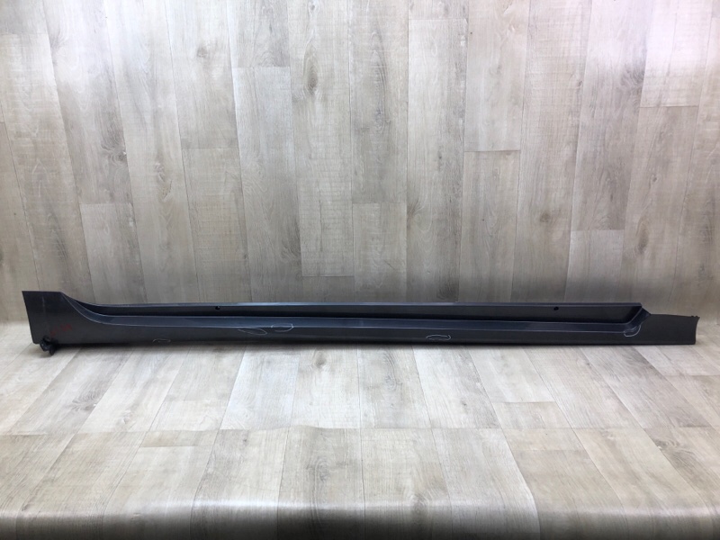 Накладка порога наружная правая TOYOTA PRIUS 16- 2017 1.8 2ZRFXE 7585047910 Б/У