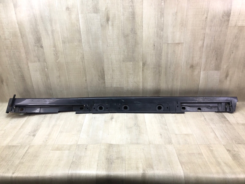 Накладка порога наружная правая PRIUS 16- 2017 1.8 2ZRFXE