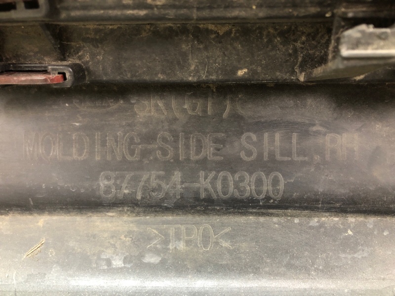 Накладка порога наружная правая SOUL SK3 19- 2021 G4FJ 1.6 Накладка порога наружная правая SOUL SK3 19- 2021 G4FJ 1.6