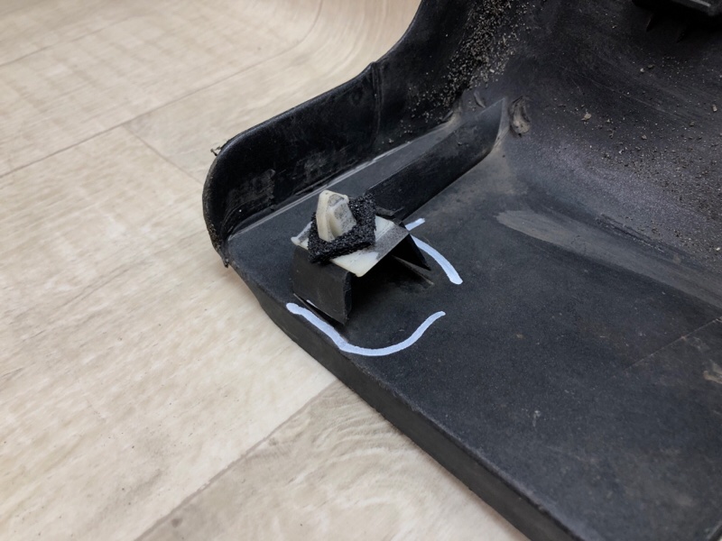 Накладка порога наружная правая SOUL SK3 19- 2021 G4FJ 1.6 Накладка порога наружная правая SOUL SK3 19- 2021 G4FJ 1.6