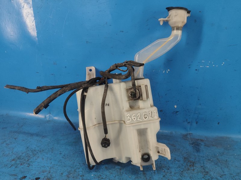 Бачок омывателя TOYOTA PRIUS - 30 09-17 85315-47140 Б/У