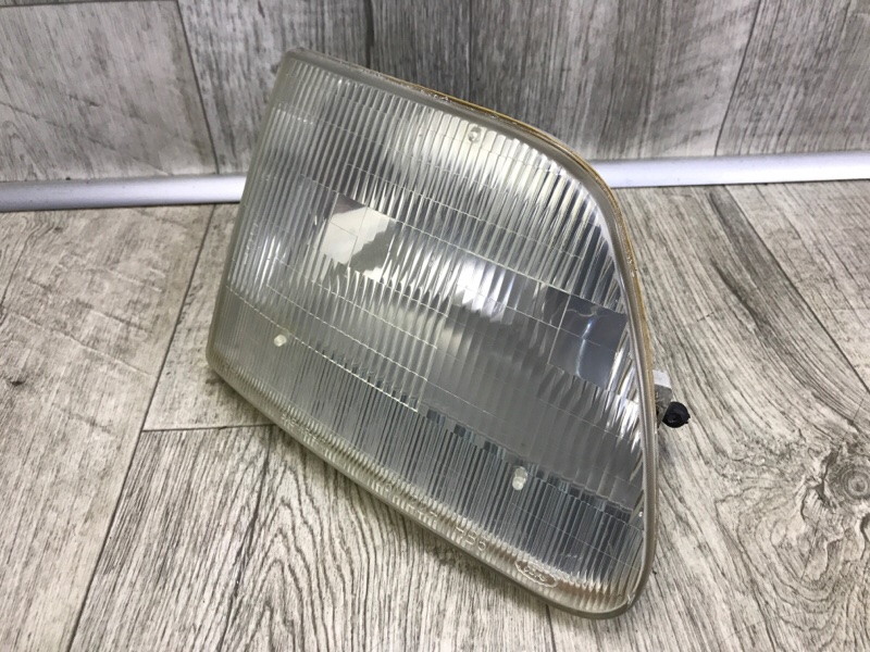 Фара правая FORD EXPEDITION 97-02 Фара правая FORD EXPEDITION 97-02