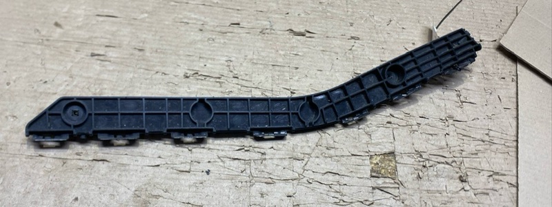 Кронштейн заднего бампера задний левый SIENNA 11-16 2013 GSL30 3.5 2GR-FE Кронштейн заднего бампера задний левый SIENNA 11-16 2013 GSL30 3.5 2GR-FE