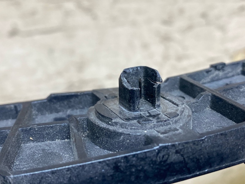 Кронштейн заднего бампера задний левый SIENNA 11-16 2013 GSL30 3.5 2GR-FE Кронштейн заднего бампера задний левый SIENNA 11-16 2013 GSL30 3.5 2GR-FE