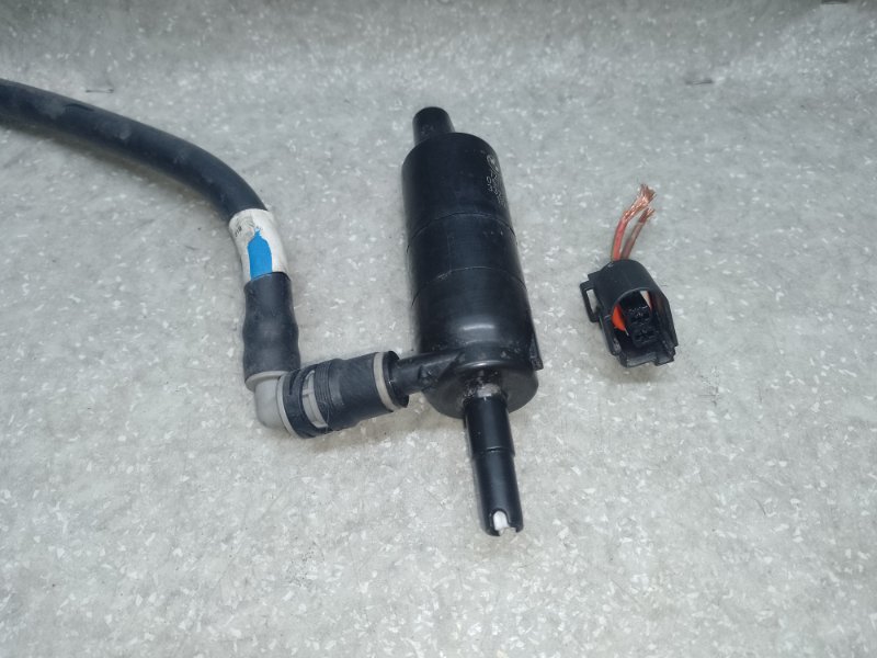 Насос омывателя фар X3 (F25) 11-17 2016 N20B20A Насос омывателя фар X3 (F25) 11-17 2016 N20B20A