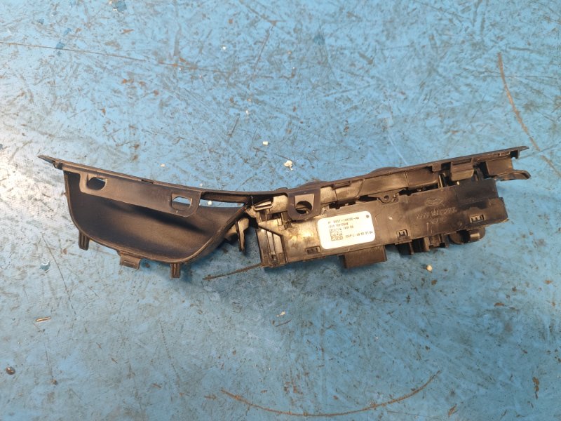 Блок управления стеклоподъемниками FORD FOCUS 10-18 Блок управления стеклоподъемниками FORD FOCUS 10-18