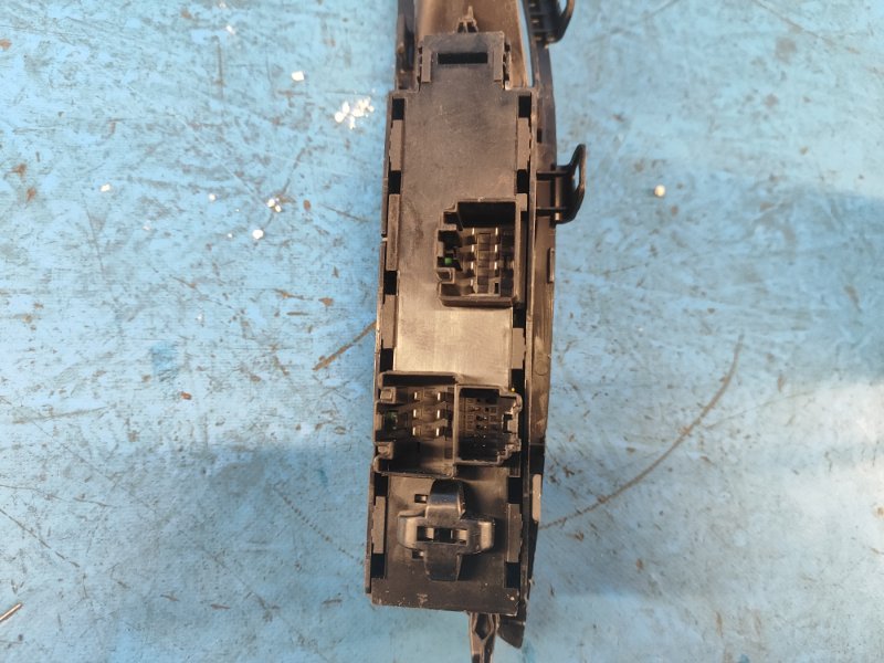 Блок управления стеклоподъемниками FOCUS 10-18 Блок управления стеклоподъемниками FOCUS 10-18