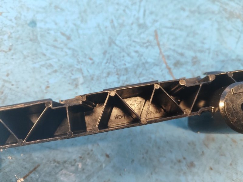 Кронштейн заднего бампера левый JOURNEY 08-20 2016 2.4 ED3