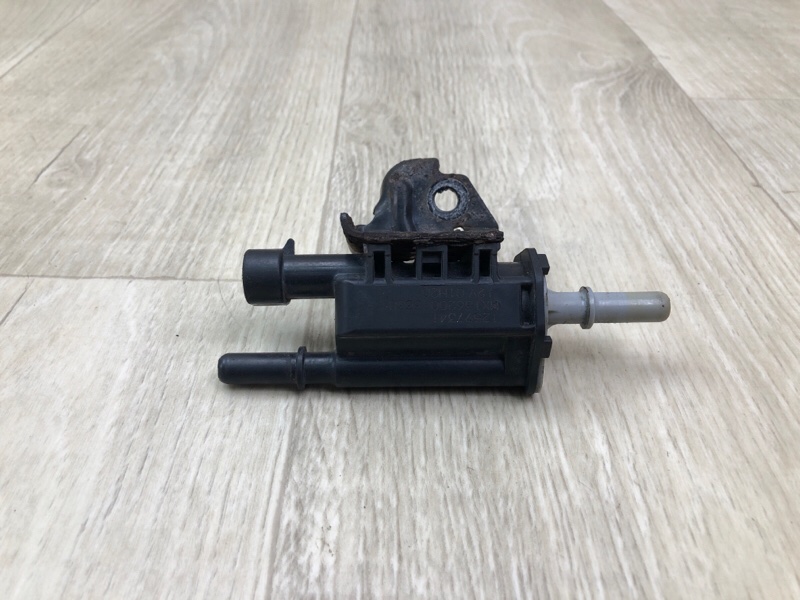 Клапан вентиляции топливного бака HUMMER H3 05-10 L52 3.5 L Клапан вентиляции топливного бака HUMMER H3 05-10 L52 3.5 L