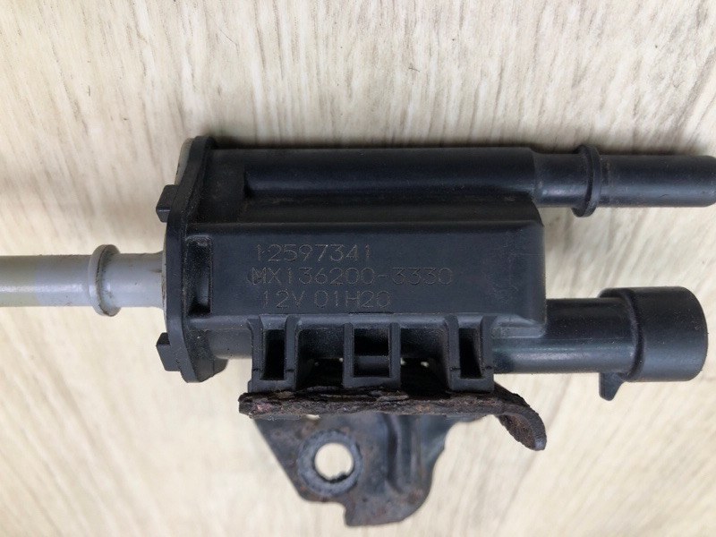 Клапан вентиляции топливного бака H3 05-10 2006 L52 3.5 L Клапан вентиляции топливного бака H3 05-10 2006 L52 3.5 L