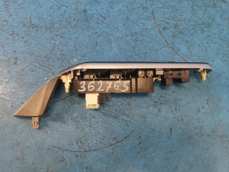 Блок управления стеклоподъемниками передний левый CAMRY 50 12-15 Блок управления стеклоподъемниками передний левый CAMRY 50 12-15