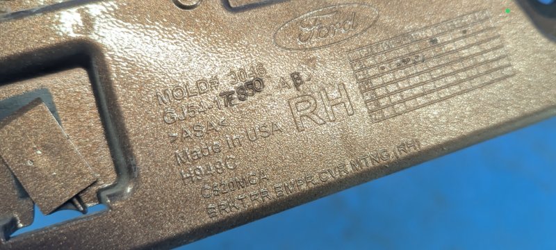 Кронштейн заднего бампера правый FORD ESCAPE 12-19 Кронштейн заднего бампера правый FORD ESCAPE 12-19