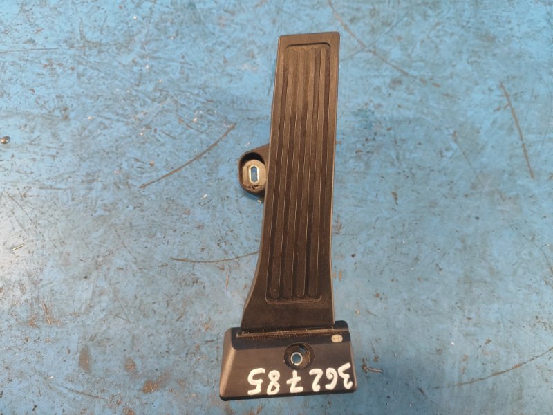 Запчасть педаль газа HYUNDAI TUCSON TL 15-20 2015 G4FJ 1.6 32700-B1000 Б/У Педаль газа HYUNDAI TUCSON TL 15-20 2015 G4FJ 1.6 32700-B1000 Б/У