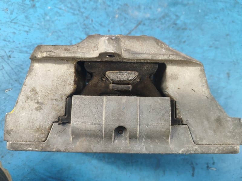 Подушка двигателя правая JOURNEY 08-20 2016 2.4 ED3