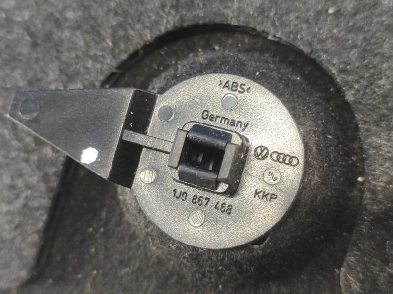 Обшивка багажника левая VOLKSWAGEN TIGUAN 08-17 Обшивка багажника левая VOLKSWAGEN TIGUAN 08-17