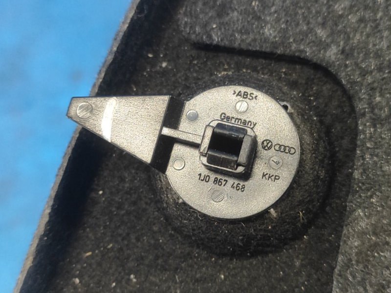 Обшивка багажника правая VOLKSWAGEN TIGUAN 08-17