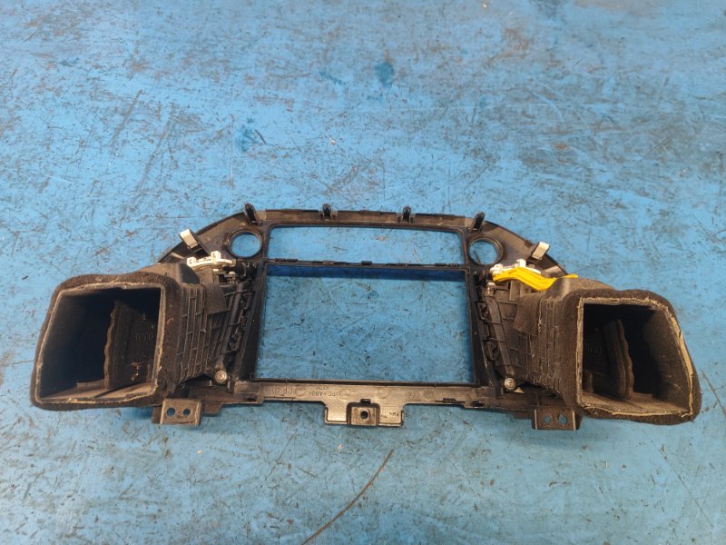 Дефлектор воздушный TUCSON TL 15-20 Дефлектор воздушный TUCSON TL 15-20