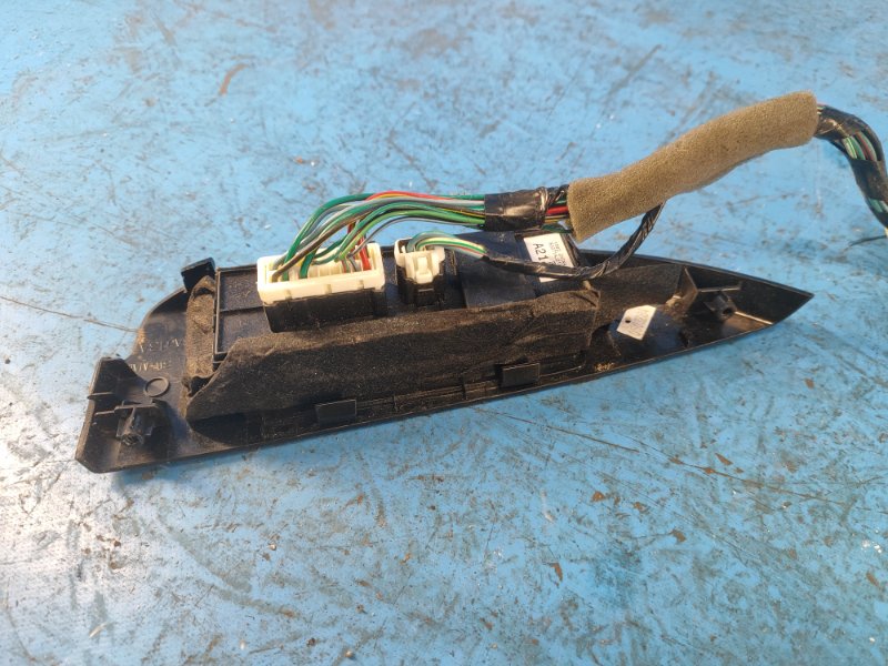 Блок управления стеклоподъемниками передний левый SUBARU OUTBACK 09-14 BR 2.5 Блок управления стеклоподъемниками передний левый SUBARU OUTBACK 09-14 BR 2.5