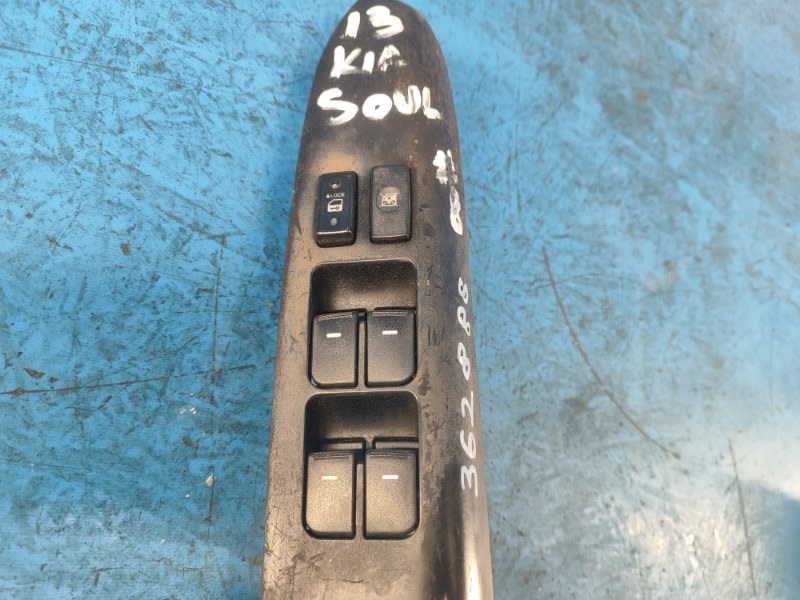 Запчасть блок управления стеклоподъемниками передний левый KIA SOUL AM 08-13 93570-2K010 Б/У Блок управления стеклоподъемниками передний левый KIA SOUL AM 08-13 93570-2K010 Б/У