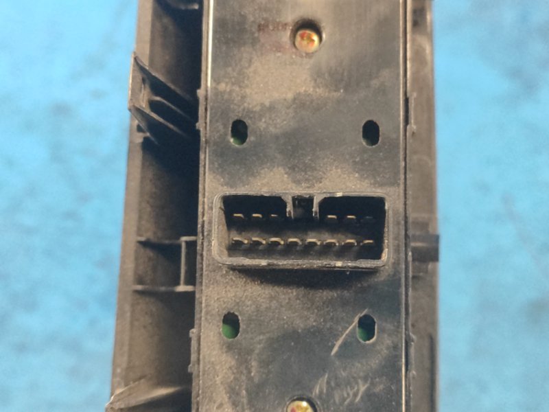 Блок управления стеклоподъемниками передний левый SOUL AM 08-13 Блок управления стеклоподъемниками передний левый SOUL AM 08-13