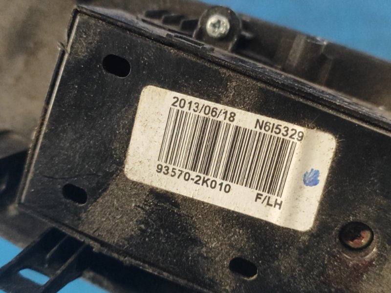 Блок управления стеклоподъемниками передний левый SOUL AM 08-13 Блок управления стеклоподъемниками передний левый SOUL AM 08-13