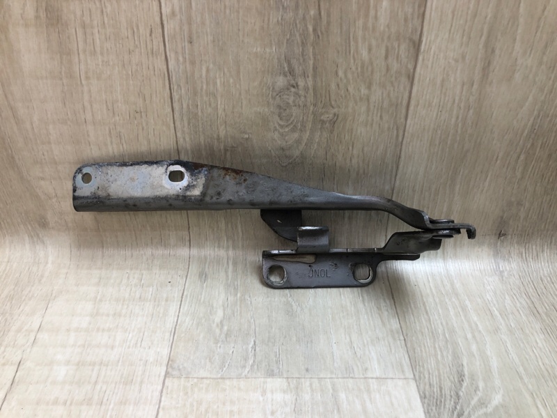 Петля капота левая QUEST S 11-17 2012 3.5 VQ35DE Петля капота левая QUEST S 11-17 2012 3.5 VQ35DE