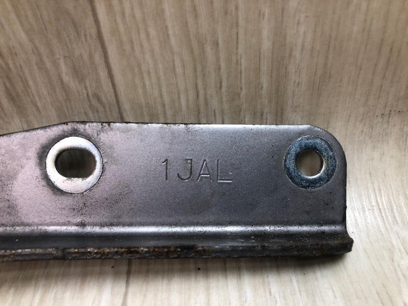 Петля капота левая QUEST S 11-17 2012 3.5 VQ35DE Петля капота левая QUEST S 11-17 2012 3.5 VQ35DE