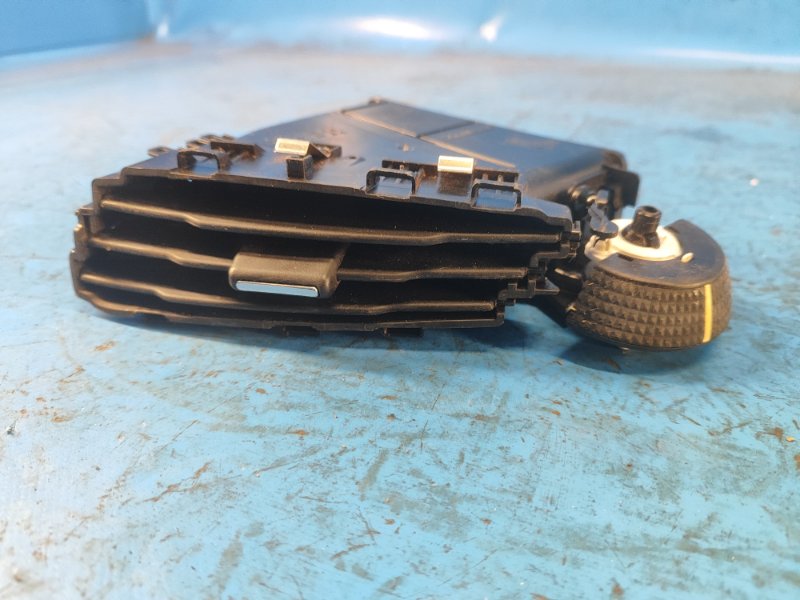 Запчасть дефлектор воздушный левый FORD FOCUS 10-18 BM51A014L21AF Б/У Дефлектор воздушный левый FORD FOCUS 10-18 BM51A014L21AF Б/У