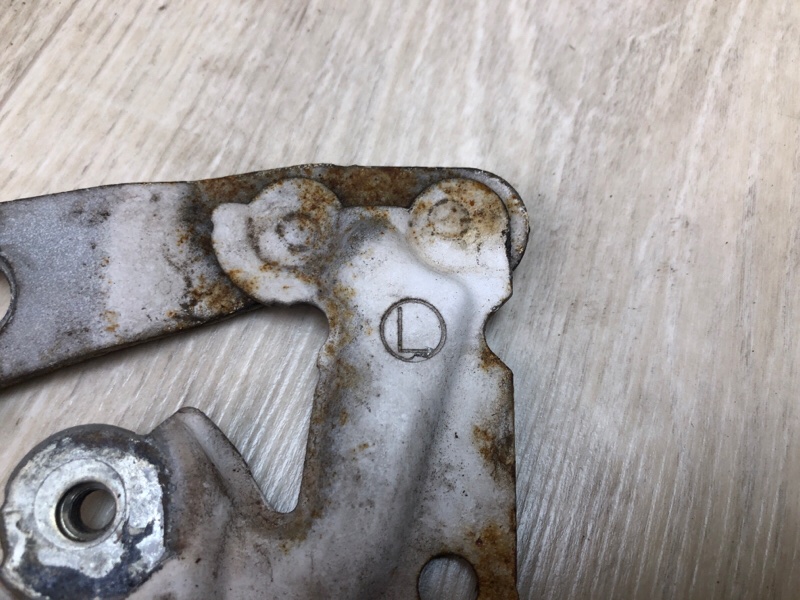 Петля капота левая CAMRY 40 06-11 Петля капота левая CAMRY 40 06-11