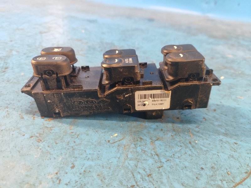 Блок управления стеклоподъемниками передний левый HYUNDAI ACCENT RB 10- Блок управления стеклоподъемниками передний левый HYUNDAI ACCENT RB 10-