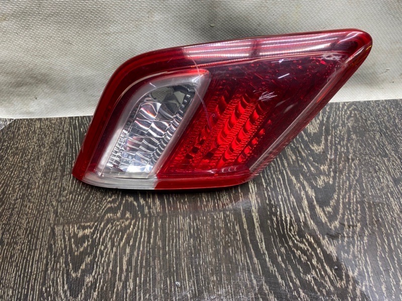 Фонарь внутренний задний левый TOYOTA CAMRY 40 06-11 81591-33120 Б/У