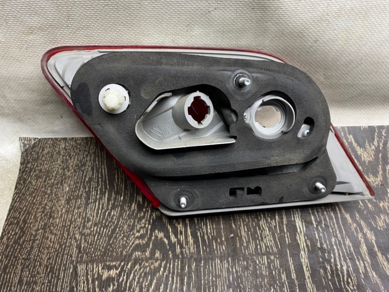 Фонарь внутренний задний левый CAMRY 40 06-11